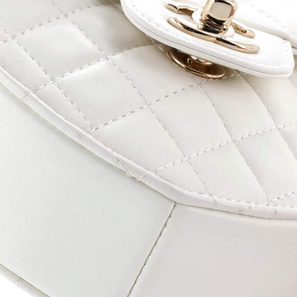 Chanel CC in Love Heart Bag Quilted Lambskin - Picture 6 of 6